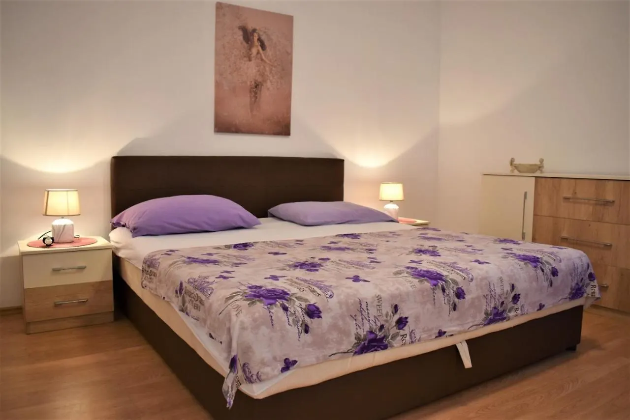 شقة Paula Apartmani Mundanije كرواتيا