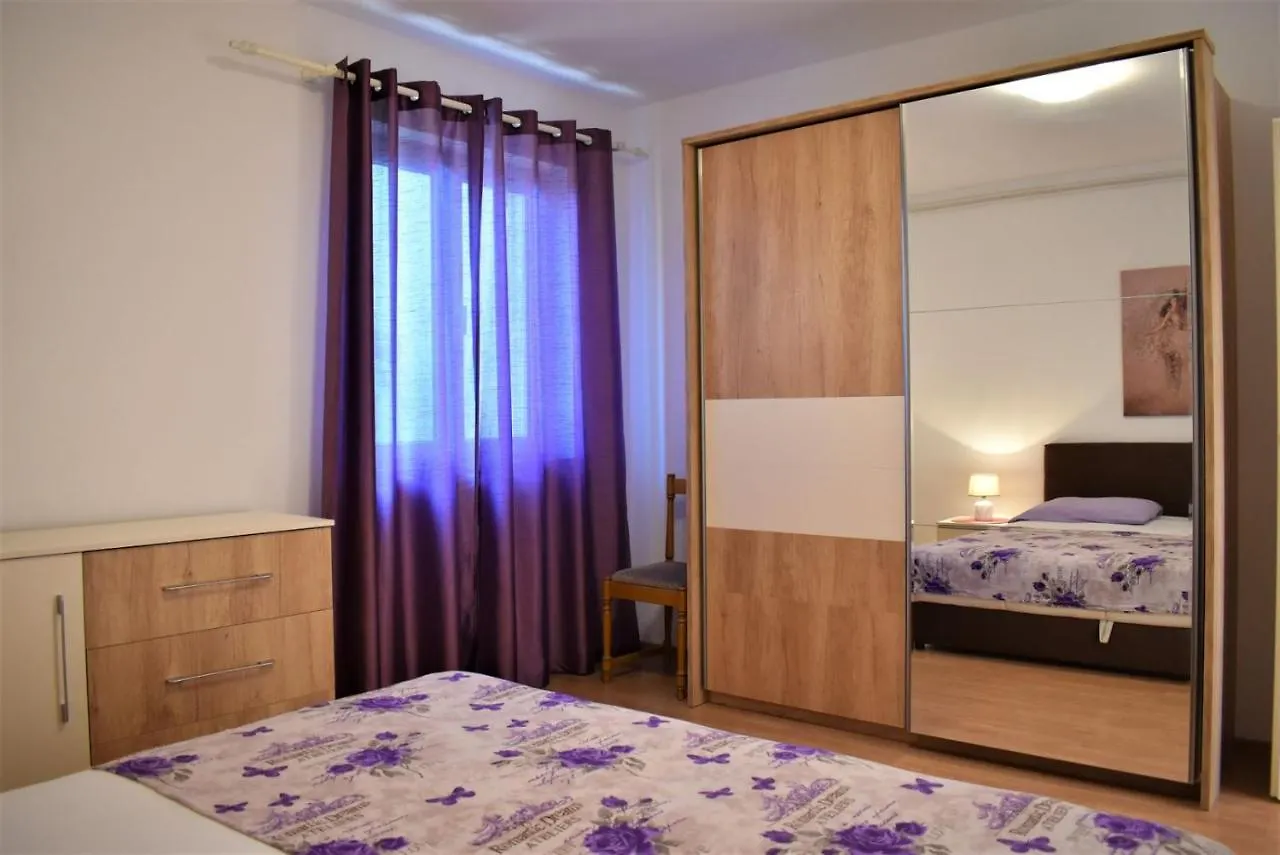شقة Paula Apartmani Mundanije