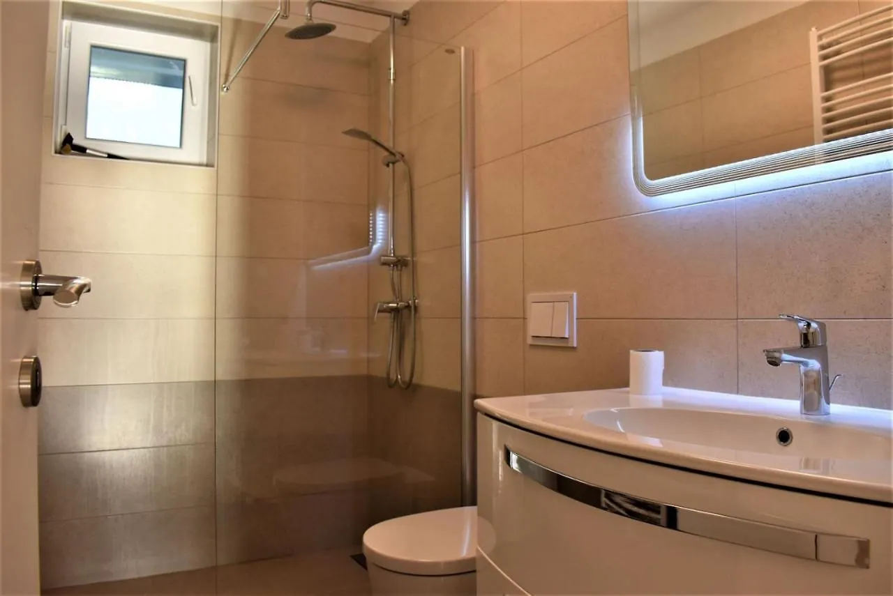 Paula Apartmani Mundanije