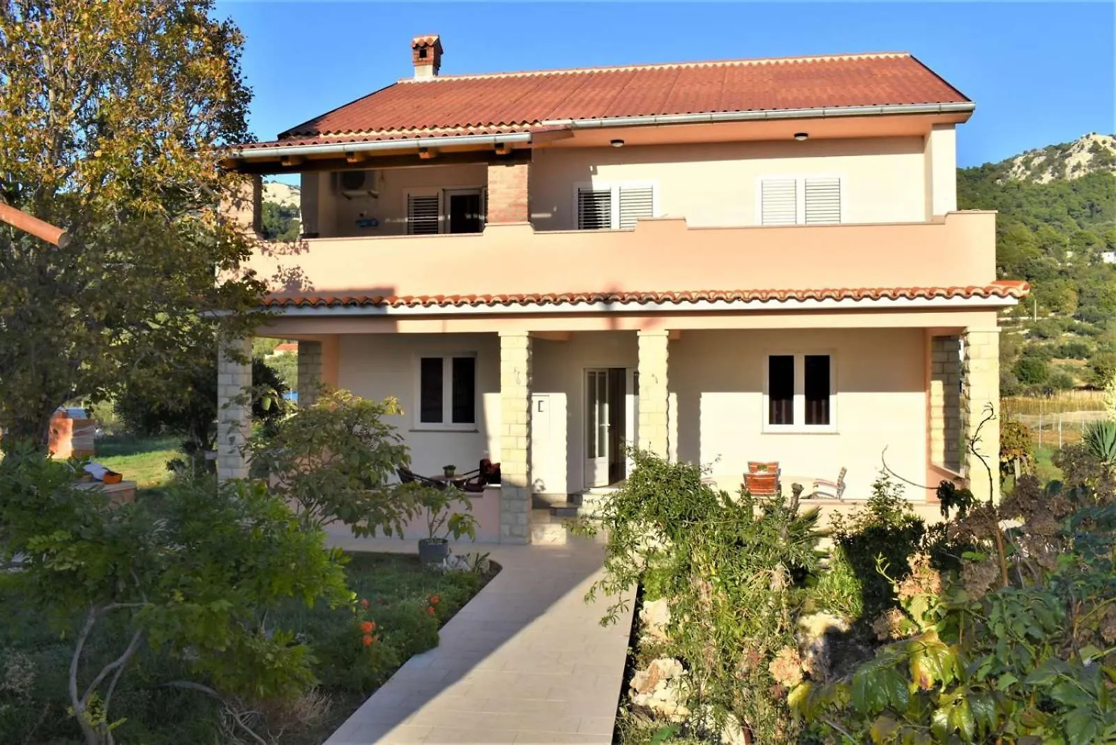 Paula Apartmani Mundanije 0*,