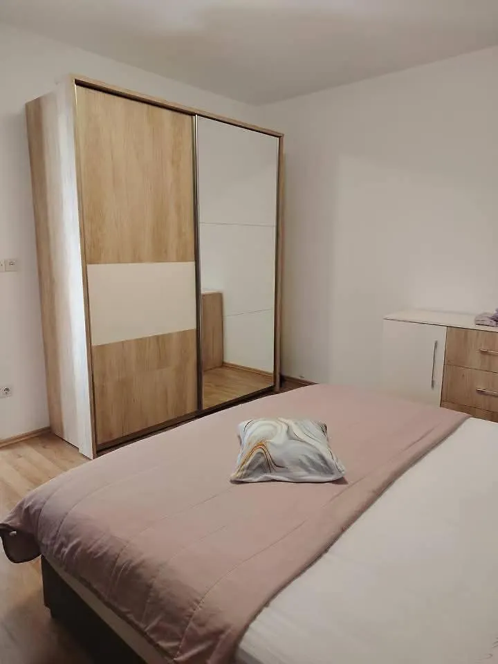 Paula Apartmani Mundanije شقة