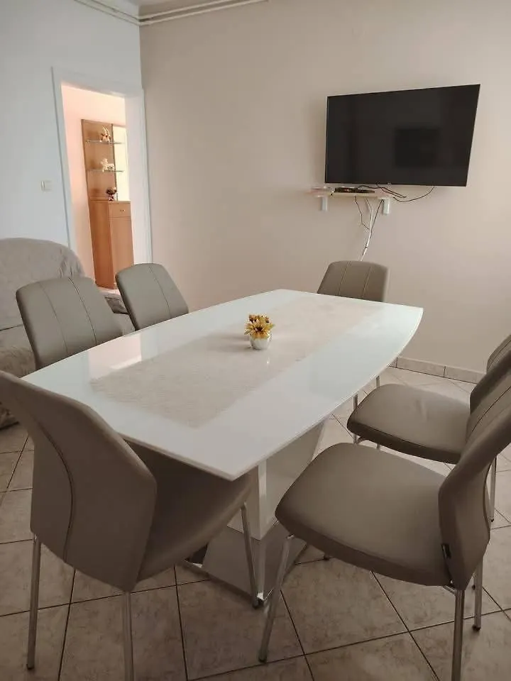 شقة Paula Apartmani Mundanije