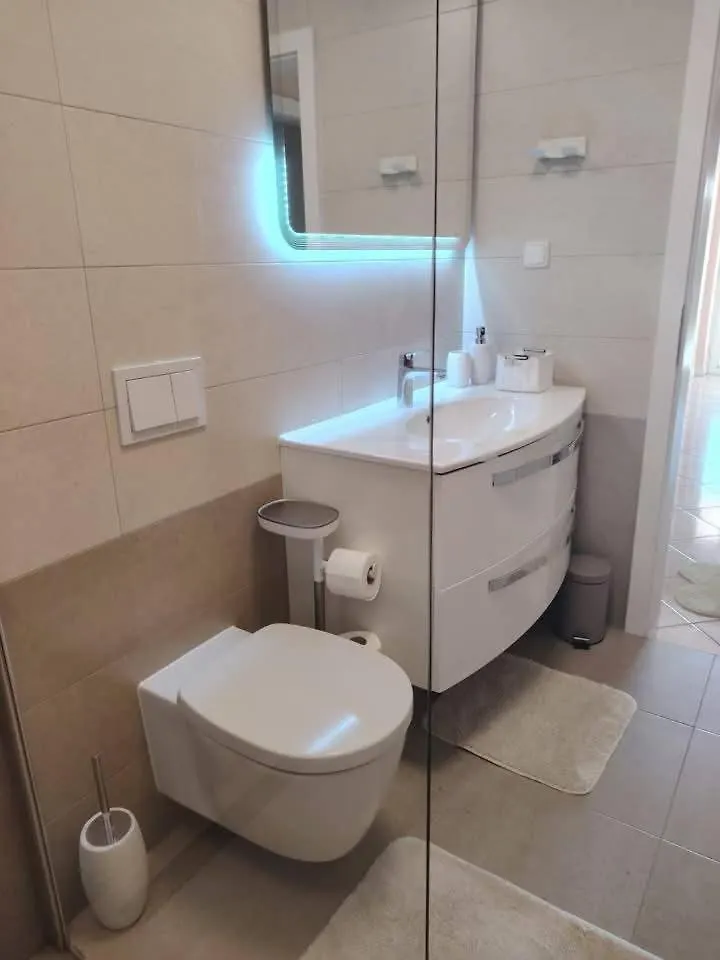 شقة Paula Apartmani Mundanije
