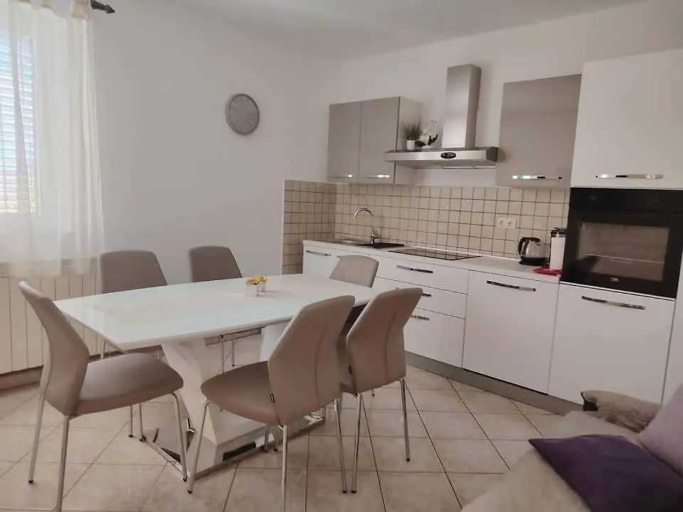 شقة Paula Apartmani Mundanije