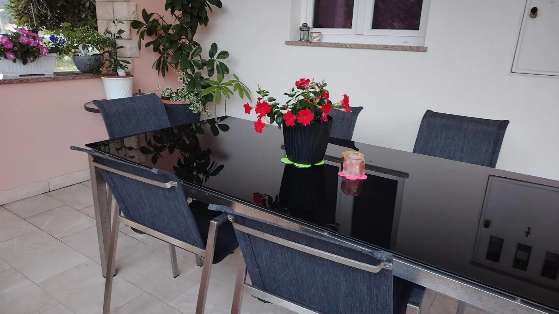 شقة Paula Apartmani Mundanije