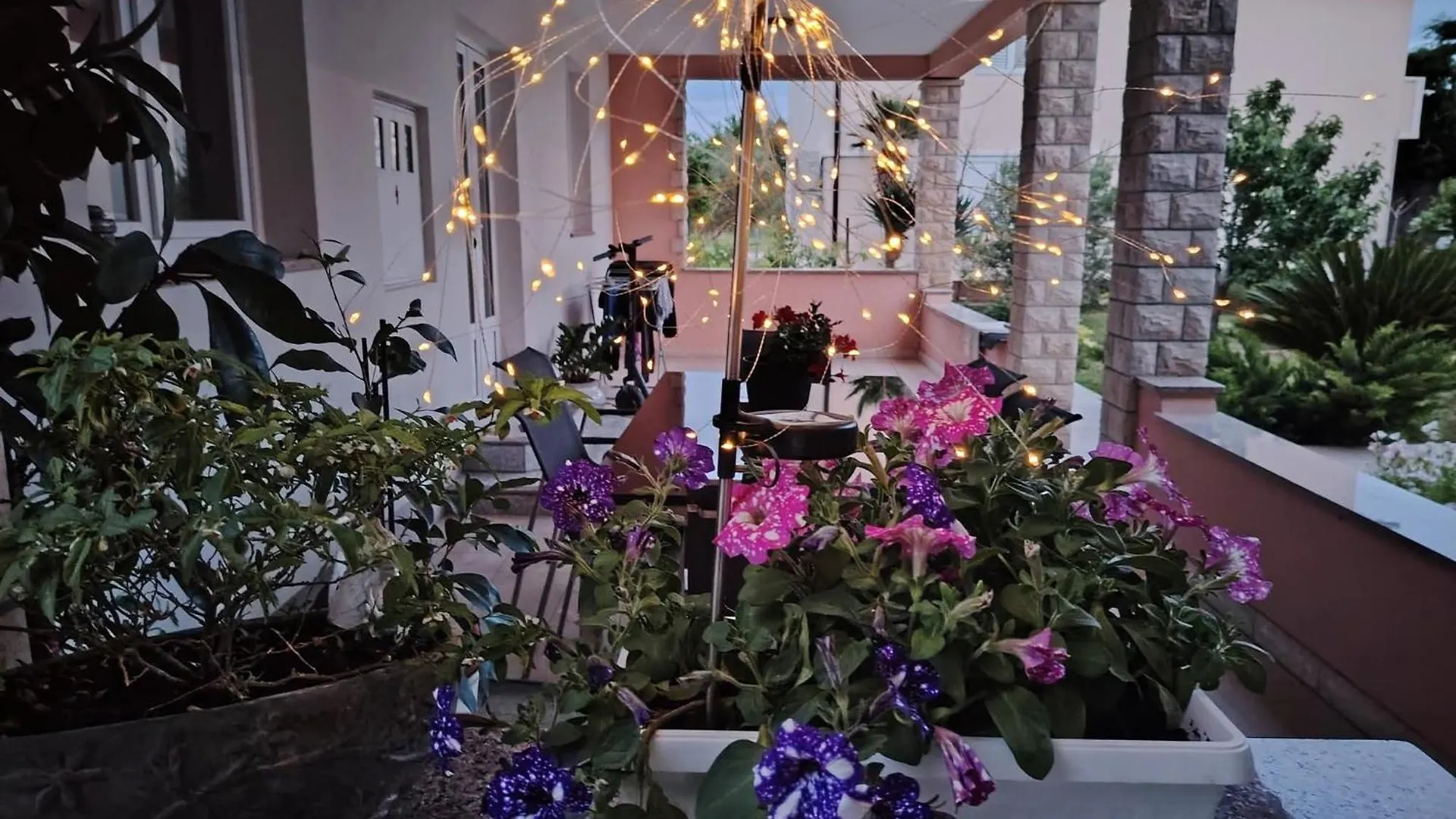 شقة Paula Apartmani Mundanije كرواتيا